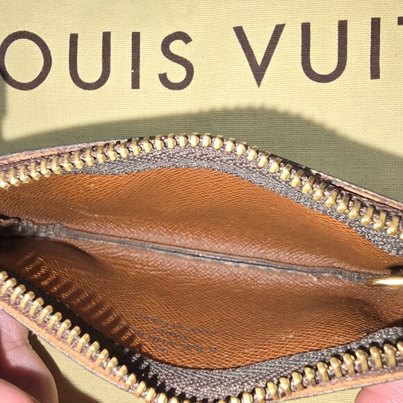 Louis Vuitton Monogram Key Pouch - Picture 5 of 7